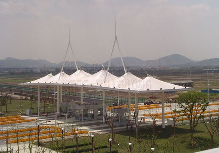 耐用張拉膜結(jié)構收費站遮陽棚雨棚定制