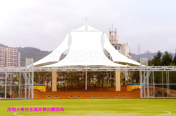 【海邊景觀膜結(jié)構(gòu)舞臺設(shè)計(jì)】珠海風(fēng)景區(qū)乳白色張拉膜舞臺